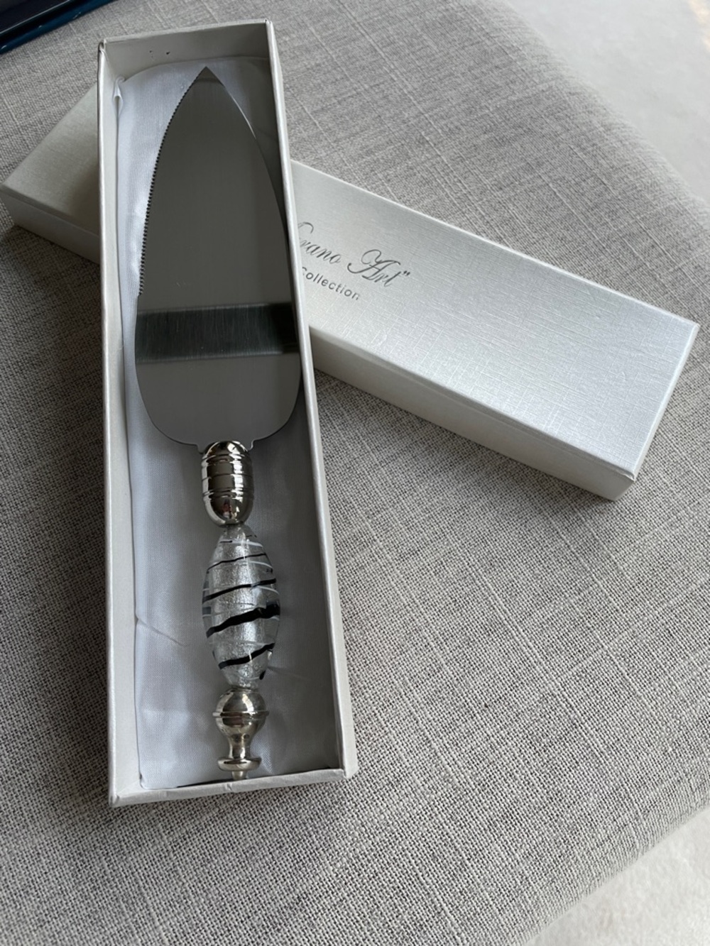 NWB. MURANO ART Deco Collection cake/ pie knife. O/S